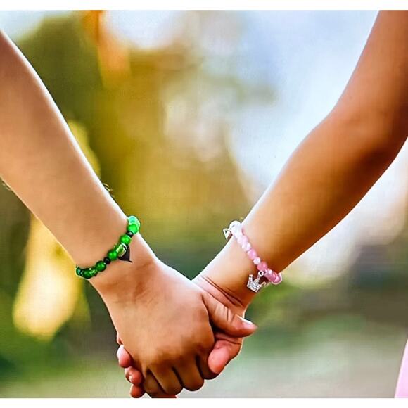 Best Friendship Magnetic Wicked Inspired Evil Queen Princess Glass Bead Bracelet - Picture 3 of 7